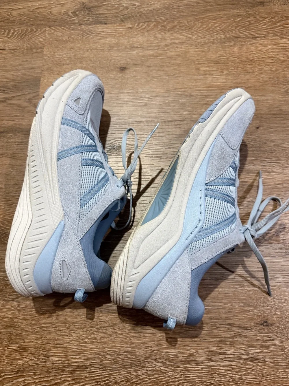 Dansko Poppy Women’s Sneaker Sky Blue Suede Size 40 (US 9.5-10)